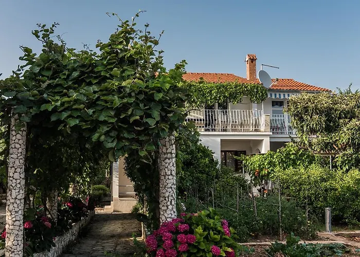 Perla * Rogoznica (Sibenik-Knin)